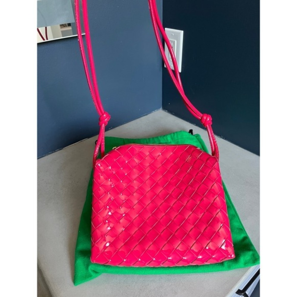 Bottega Veneta Pink Patent Leather Intrecciato Crossbody Bag Luxury Designer Bag - Picture 2 of 13